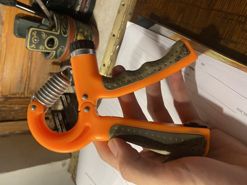 Adjustable hand gripper