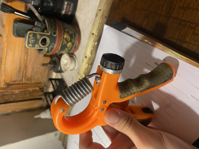 Adjustable hand gripper